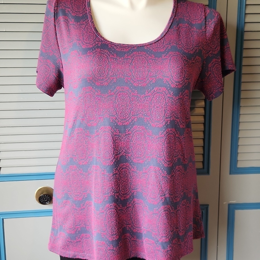 LuLaRoe Grey & Pink Scoop Neck Top - Picture 2 of 10